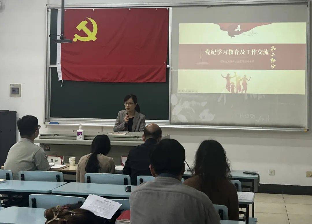 半岛官方体育上海大学上海美术学院研讨生党修中央召开4月支部书记例会(图3)